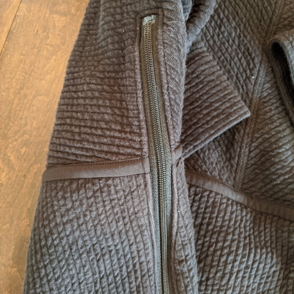 Lululemon On Repeat Mock Neck - Picture 5 of 9